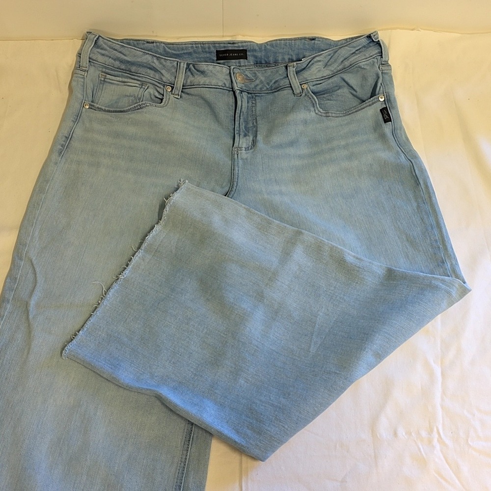 Silver Jeans Co. Suki Wide Leg Jeans Womens sz 36 Light Blue Raw Hem Cropped